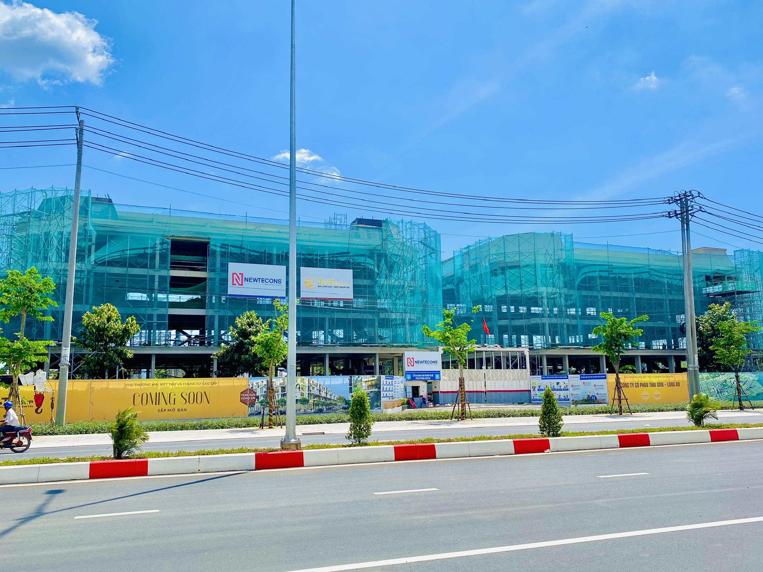 Trung tâm thương mại tại đất nền Thái Sơn Long Hậu