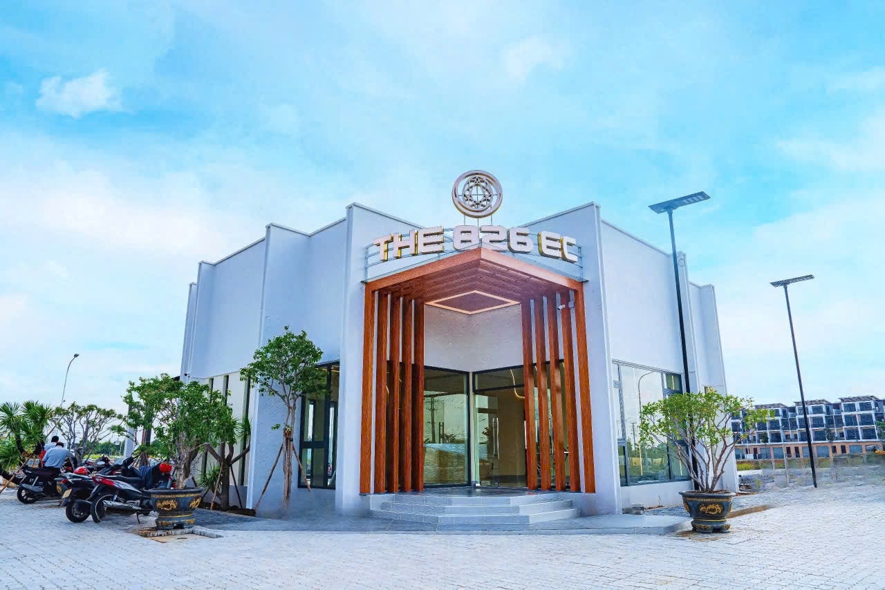 Nhà điều hành dự án The 826 EC