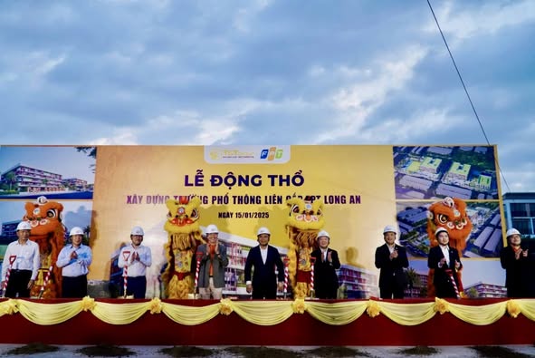 Lễ động thổ xây dựng Trường Phổ thông Liên cấp FPT Long An. Ảnh: FPT